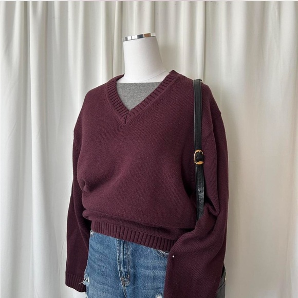 L.L. Bean Burgundy V-neck sweater 100% Cotton. - Picture 5 of 8